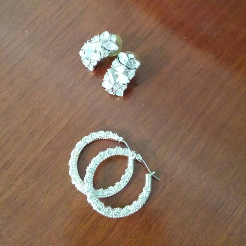 Set of sparkly earrings